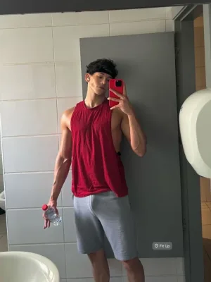Tonny photo 1, latino, average, brunette, 185 cm, 72 kg, Hong Kong