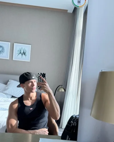 Tonny photo 4, latino, average, brunette, 185 cm, 72 kg, Hong Kong
