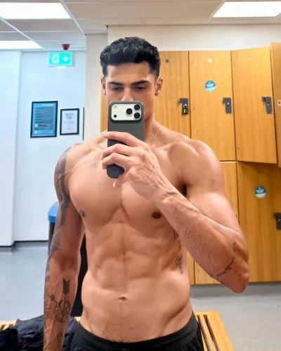 Liam photo 13, latino, average, black hair, 183 cm, 74 kg, Hong Kong