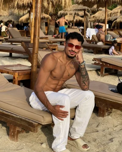 Liam photo 4, latino, average, black hair, 183 cm, 74 kg, Hong Kong