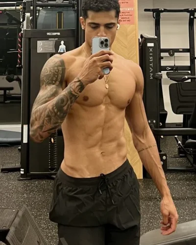 Liam photo 7, latino, average, black hair, 183 cm, 74 kg, Hong Kong