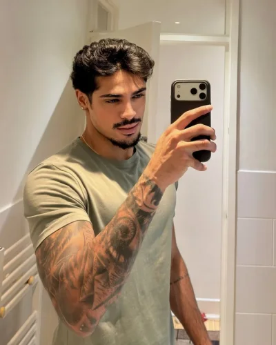 Liam photo 9, latino, average, black hair, 183 cm, 74 kg, Hong Kong