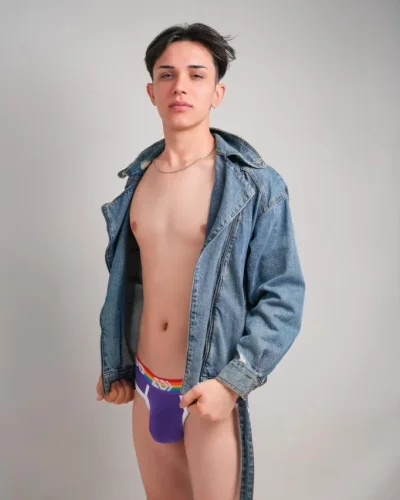 Wilder photo 4, latino, average, black hair, 178 cm, 63 kg, Hong Kong