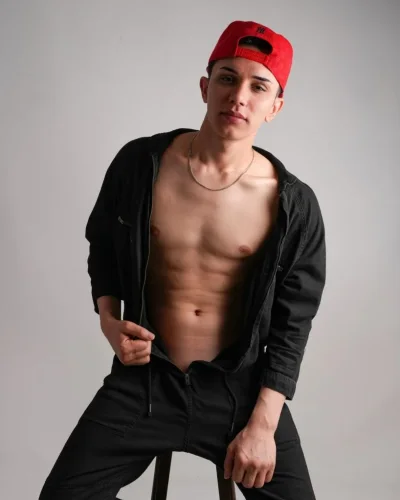Wilder photo 5, latino, average, black hair, 178 cm, 63 kg, Hong Kong