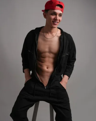 Wilder photo 6, latino, average, black hair, 178 cm, 63 kg, Hong Kong