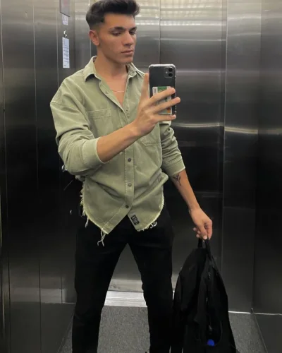 Xander photo 1, latino, athletic, black hair, 180 cm, 77 kg, Hong Kong