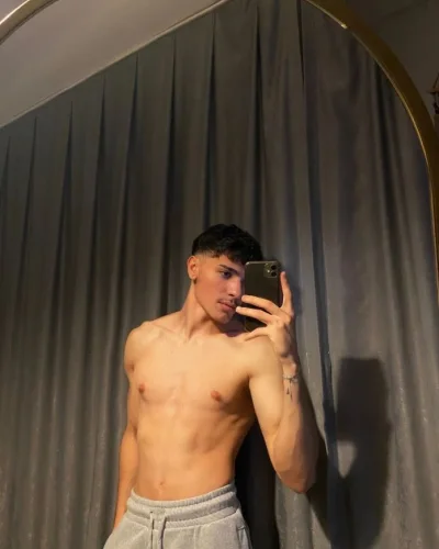 Xander photo 2, latino, athletic, black hair, 180 cm, 77 kg, Hong Kong