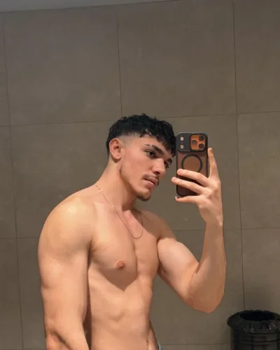Xander photo 3, latino, athletic, black hair, 180 cm, 77 kg, Hong Kong