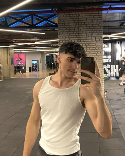 Xander photo 4, latino, athletic, black hair, 180 cm, 77 kg, Hong Kong