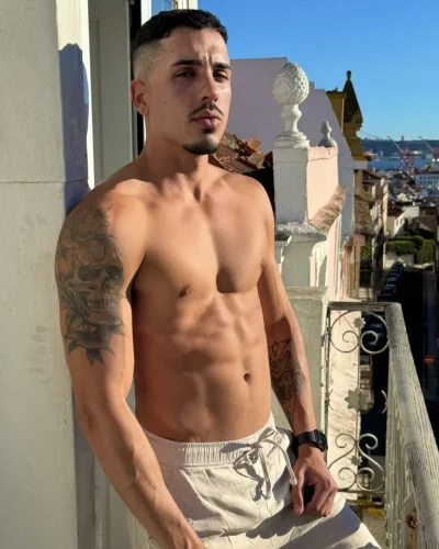 Vitor photo 10, latino, athletic, black hair, 188 cm, 83 kg, Hong Kong