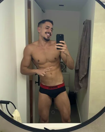 Vitor photo 14, latino, athletic, black hair, 188 cm, 83 kg, Hong Kong