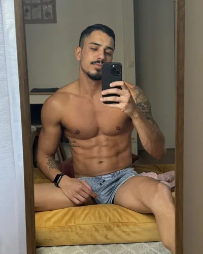 Vitor photo 15, latino, athletic, black hair, 188 cm, 83 kg, Hong Kong