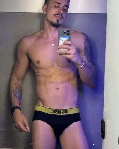 Vitor photo 16, latino, athletic, black hair, 188 cm, 83 kg, Hong Kong