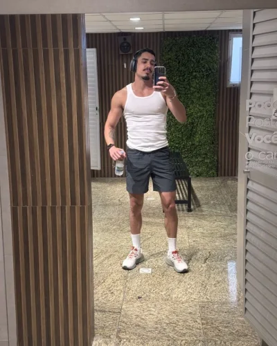 Vitor photo 20, latino, athletic, black hair, 188 cm, 83 kg, Hong Kong
