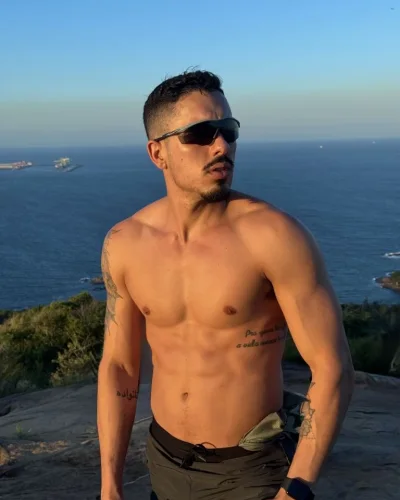 Vitor photo 22, latino, athletic, black hair, 188 cm, 83 kg, Hong Kong