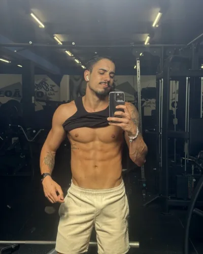 Vitor photo 24, latino, athletic, black hair, 188 cm, 83 kg, Hong Kong