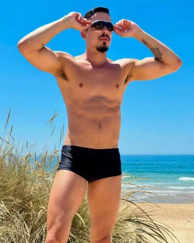 Vitor photo 25, latino, athletic, black hair, 188 cm, 83 kg, Hong Kong