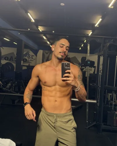 Vitor photo 26, latino, athletic, black hair, 188 cm, 83 kg, Hong Kong