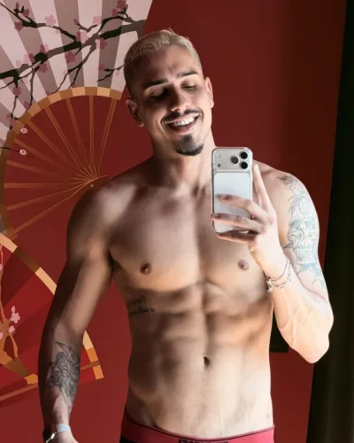 Vitor photo 29, latino, athletic, black hair, 188 cm, 83 kg, Hong Kong