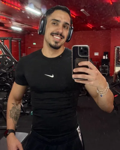 Vitor photo 30, latino, athletic, black hair, 188 cm, 83 kg, Hong Kong
