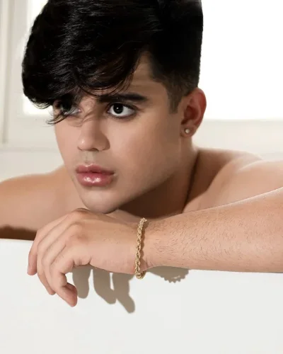 Valentin photo 4, latino, athletic, black hair, 175 cm, 72 kg, Hong Kong