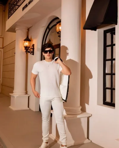 Valentin photo 5, latino, athletic, black hair, 175 cm, 72 kg, Hong Kong