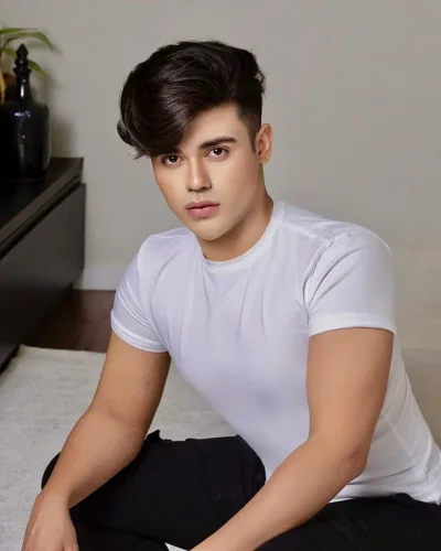 Valentin photo 6, latino, athletic, black hair, 175 cm, 72 kg, Hong Kong