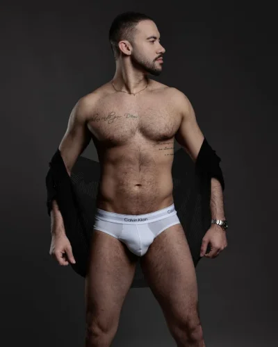 Carlo photo 18, latino, athletic, black hair, 188 cm, 88 kg, Hong Kong