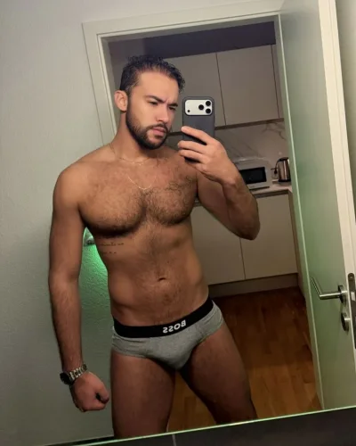 Carlo photo 19, latino, athletic, black hair, 188 cm, 88 kg, Hong Kong