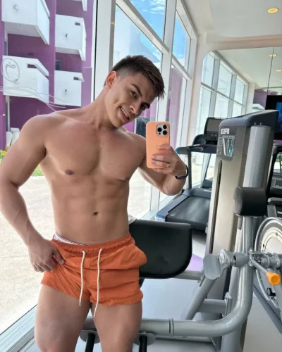 Cesar photo 2, latino, curvy, brunette, 170 cm, 74 kg, Hong Kong
