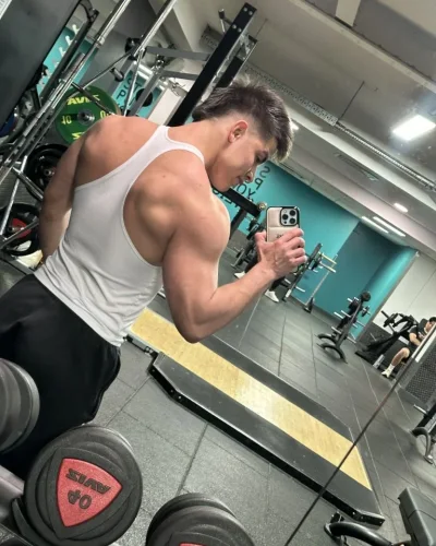 Cesar photo 21, latino, curvy, brunette, 170 cm, 74 kg, Hong Kong