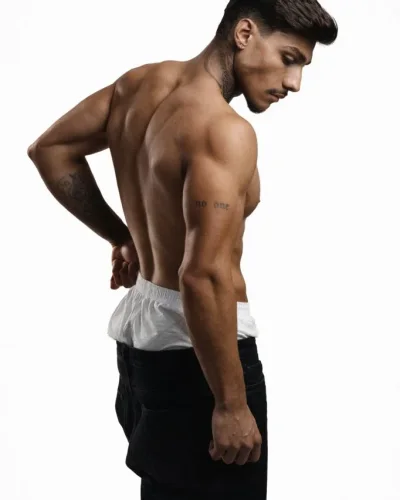 Brennan photo 2, latino, athletic, brunette, 183 cm, 83 kg, Hong Kong