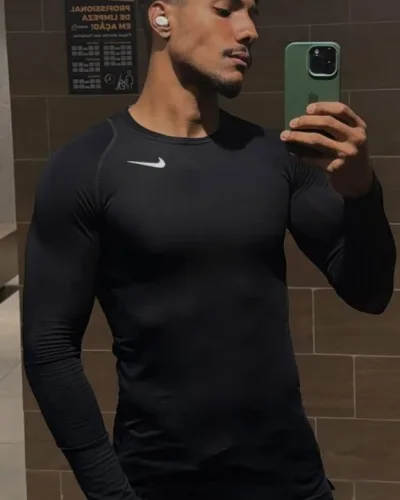 Brennan photo 8, latino, athletic, brunette, 183 cm, 83 kg, Hong Kong
