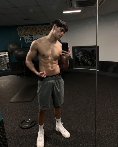 Patrick photo 1, latino, average, brunette, 175 cm, 65 kg, Hong Kong