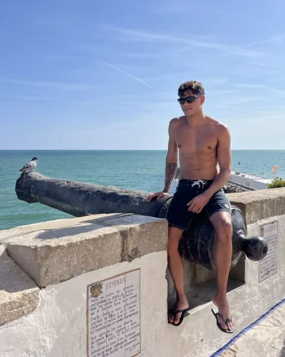 Patrick photo 3, latino, average, brunette, 175 cm, 65 kg, Hong Kong