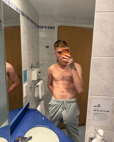 Mason photo 9, european, slim, brunette, 185 cm, 56 kg, Hong Kong