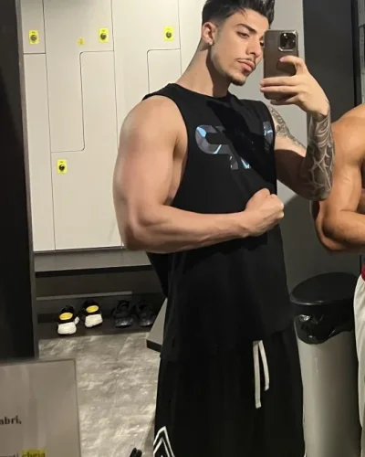 Zedy photo 2, latino, average, black hair, 183 cm, 74 kg, Hong Kong