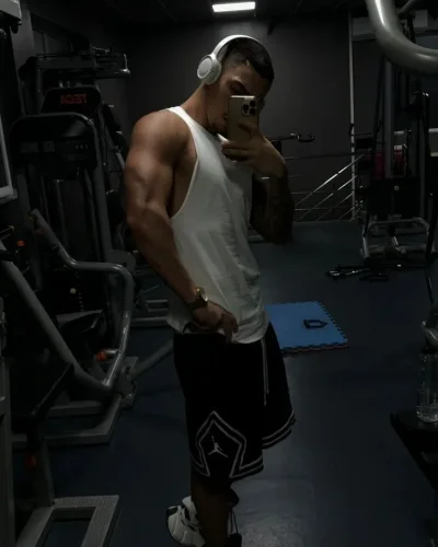 Zedy photo 6, latino, average, black hair, 183 cm, 74 kg, Hong Kong