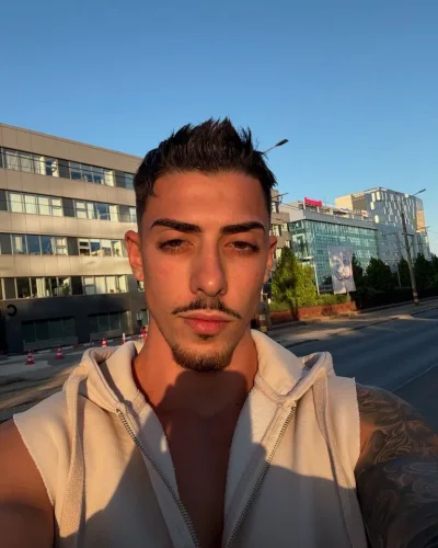 Zedy photo 7, latino, average, black hair, 183 cm, 74 kg, Hong Kong