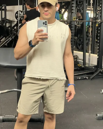 Petit photo 4, latino, athletic, black hair, 160 cm, 61 kg, Hong Kong