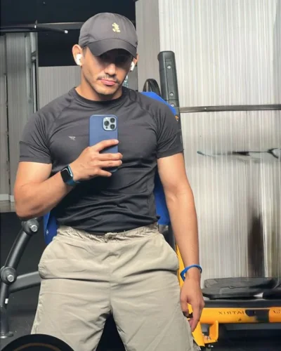 Petit photo 6, latino, athletic, black hair, 160 cm, 61 kg, Hong Kong