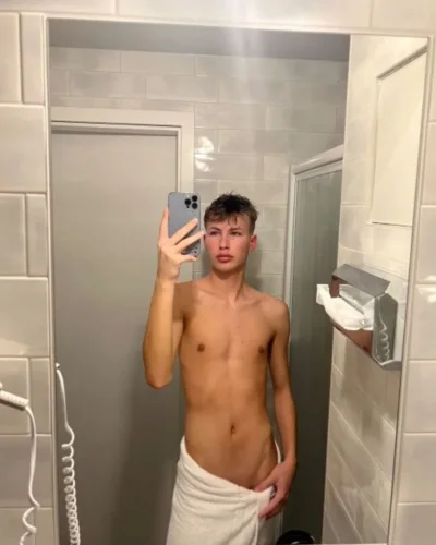 Paul photo 5, european, slim, blonde hair, 188 cm, 58 kg, Hong Kong